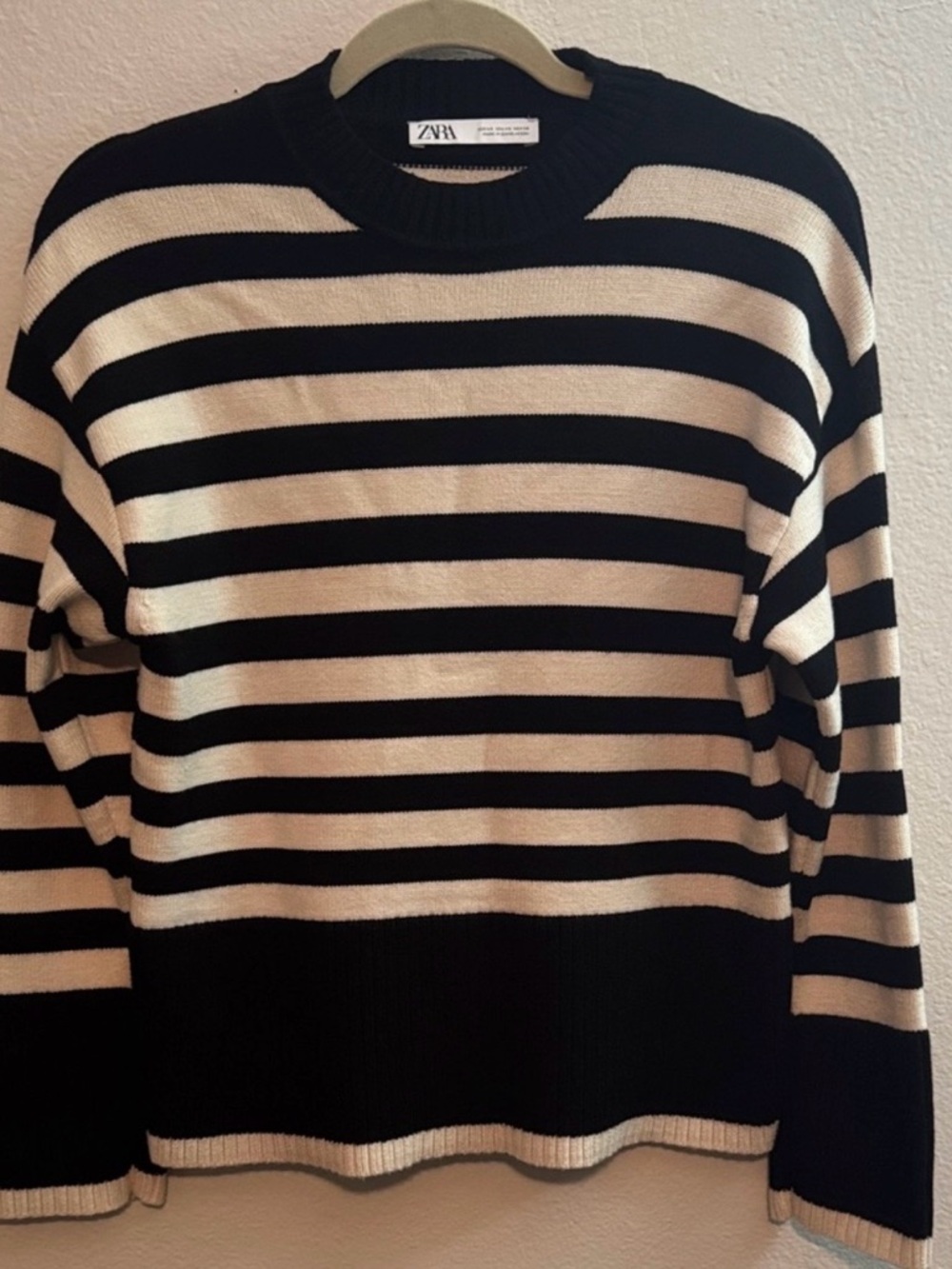 ZARA Black and Cream Striped
Crewneck Sweater